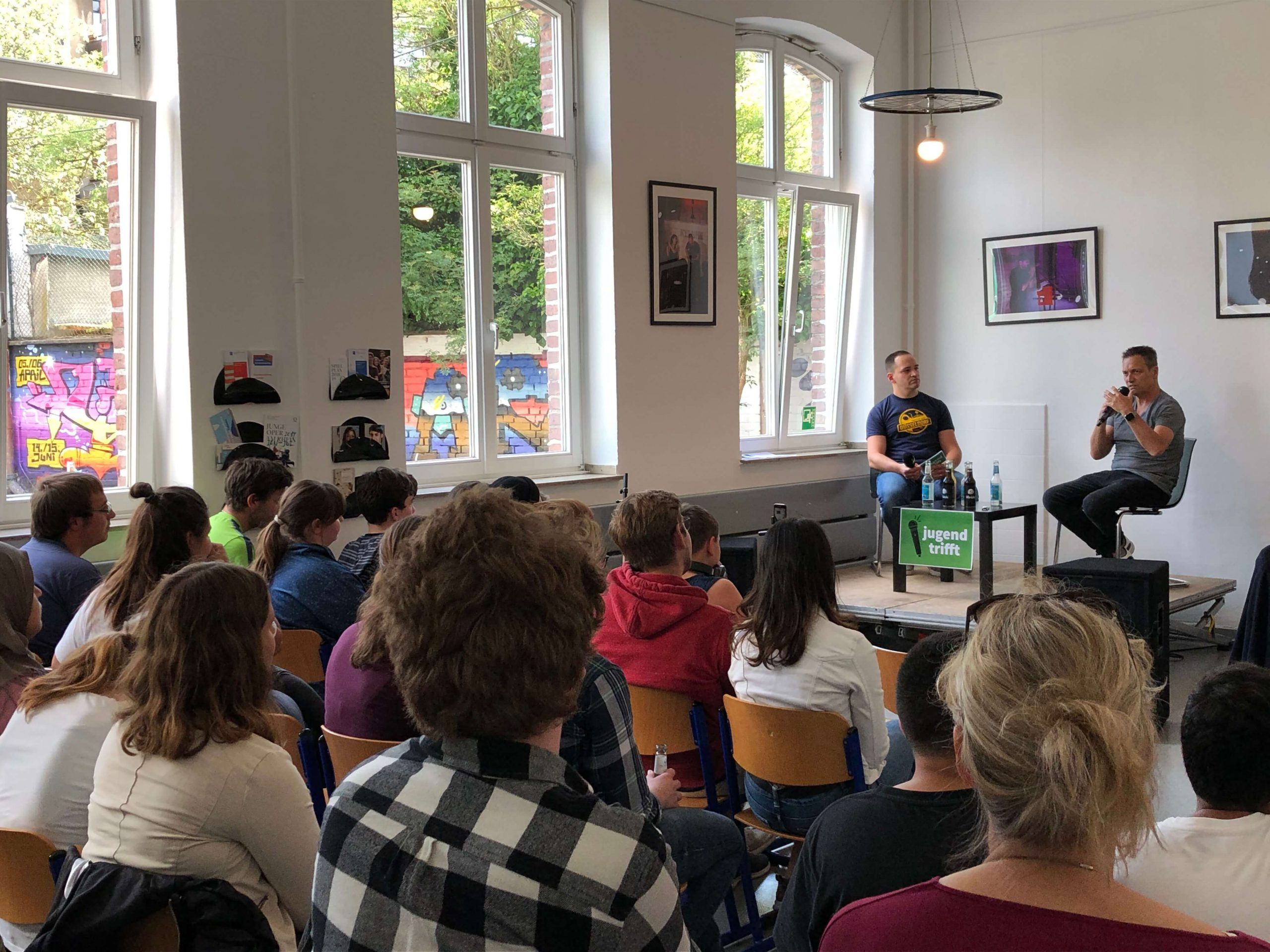 Jugend trifft Dieter Nuhr im Jugendzentrum Hinterhof in Wersten